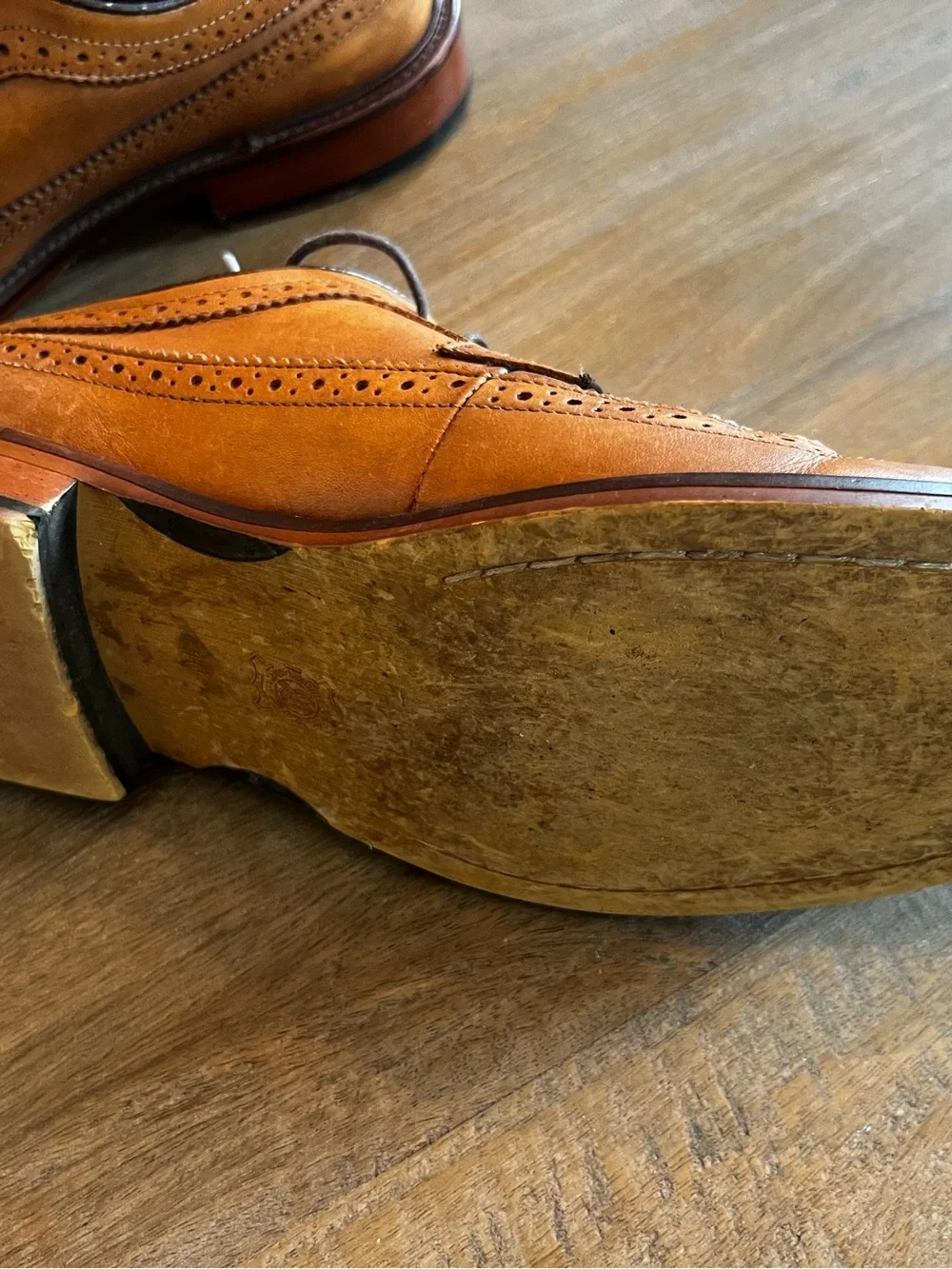 Classic Men's Tan Leather Brogue Derby Shoes